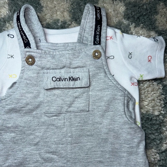 Calvin Klein Baby Boy Preppy 2-Piece Logo Tee & Romper Set (0-3 mo) - Picture 2 of 4